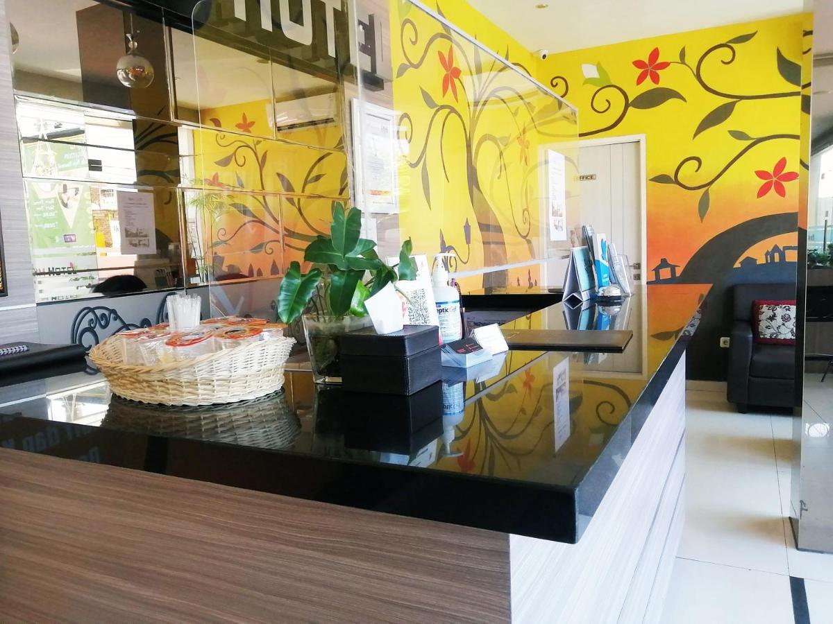 Dom Hotel Jogja Ngaglik Ngoại thất bức ảnh